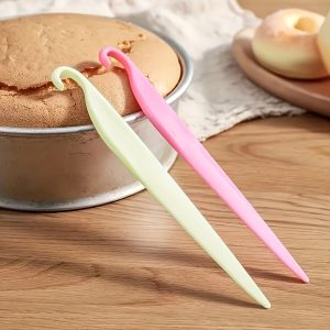 A Cake Release Knife (White/Pink) That Won'T Damage Molds, a Scraper for Baking, a Plastic Cream Spatula, Kitchen Utensils
