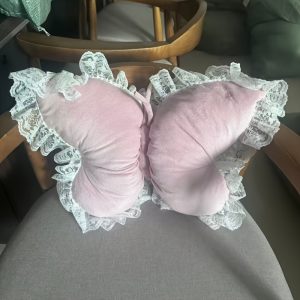Butterfly-shaped Home Decor Throw Pillow with White Lace Trim, Made of Luxurious Velvet Fabric and Polyester Fiber Filling. Suitable for Beds, Sofas, Carriages, and Office Spaces. Perfect for Living Rooms, Bedrooms, Weddings, Birthdays, and Other
