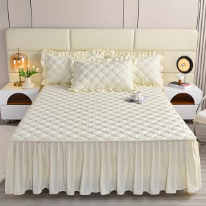Thickened Lace Pillowcases in a Set of Two. Made from Soft And Breathable Fabric. Features Quilted Craftsmanship And Lace Decoration. Suitable for Decorating Bedrooms And Dorms, Usable in All Seasons. Available in Multiple Colors