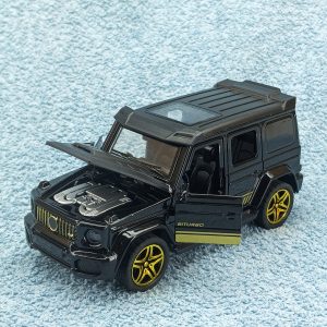 Collectible SUV Model Off-Road Vehicle Alloy Material Pull Back Function Boy Toy Gift, The Main Driver And Passenger Seats Can Open The Front Hood And Trunk Can Be Opened, a Gift for Children Is Very Suitable