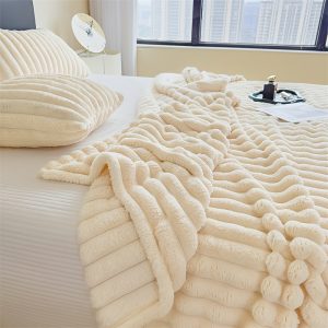 New Traditional Style Rabbit Fleece Quilt, Geometric Pattern, Fantasy Theme, Soft Polyester, Sanded Craftsmanship, Machine Washable, All Seasons, 400-450 g/㎡, Square Gram Weight, Cozy Everyday Home Textile