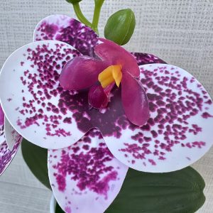 4pcs Mini Artificial Orchid Plants with White Vase - Realistic Fake Flowers Suitable for Home, Wedding, Valentine' Day, Christmas Decor - UV-Resistant Low-Maintenance Plastic Blooms for Indoor/Outdoor Table Centerpiece, Desk Arrangement