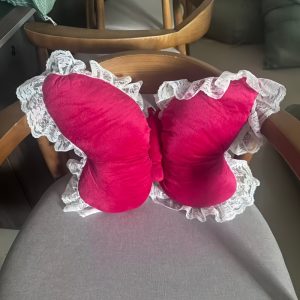 Butterfly-shaped Home Decor Throw Pillow with White Lace Trim, Made of Luxurious Velvet Fabric and Polyester Fiber Filling. Suitable for Beds, Sofas, Carriages, and Office Spaces. Perfect for Living Rooms, Bedrooms, Weddings, Birthdays, and Other
