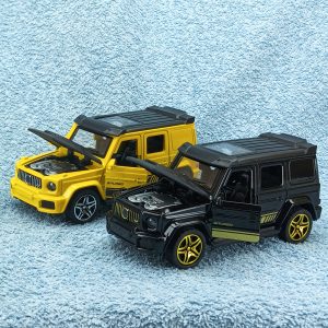 Collectible SUV Model Off-Road Vehicle Alloy Material Pull Back Function Boy Toy Gift, The Main Driver And Passenger Seats Can Open The Front Hood And Trunk Can Be Opened, a Gift for Children Is Very Suitable