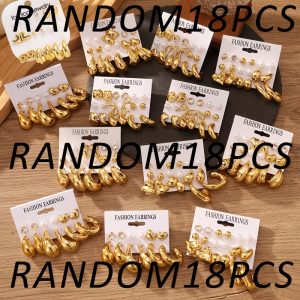 A Set of 18 Fashionable Women'S Hoop Earrings That Exude Luxury And Elegance, Featuring a Vintage Design with a Refined And High-Quality Feel. These Exquisite Earrings Are Adorned with Heart-Shaped Faux Pearls And Rhinestones