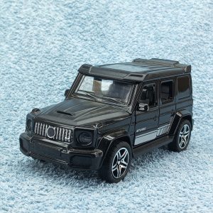 Collectible SUV Model Off-Road Vehicle Alloy Material Pull Back Function Boy Toy Gift, The Main Driver And Passenger Seats Can Open The Front Hood And Trunk Can Be Opened, a Gift for Children Is Very Suitable