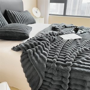 New Traditional Style Rabbit Fleece Quilt, Geometric Pattern, Fantasy Theme, Soft Polyester, Sanded Craftsmanship, Machine Washable, All Seasons, 400-450 g/㎡, Square Gram Weight, Cozy Everyday Home Textile