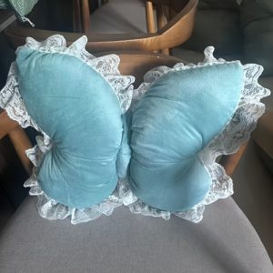 Butterfly-shaped Home Decor Throw Pillow with White Lace Trim, Made of Luxurious Velvet Fabric and Polyester Fiber Filling. Suitable for Beds, Sofas, Carriages, and Office Spaces. Perfect for Living Rooms, Bedrooms, Weddings, Birthdays, and Other