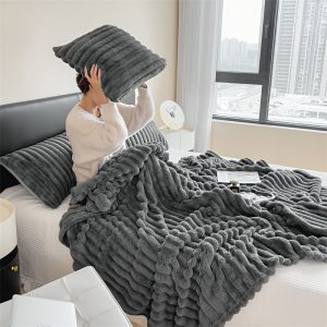 New Traditional Style Rabbit Fleece Quilt, Geometric Pattern, Fantasy Theme, Soft Polyester, Sanded Craftsmanship, Machine Washable, All Seasons, 400-450 g/㎡, Square Gram Weight, Cozy Everyday Home Textile