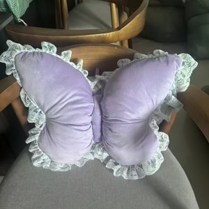 Butterfly-shaped Home Decor Throw Pillow with White Lace Trim, Made of Luxurious Velvet Fabric and Polyester Fiber Filling. Suitable for Beds, Sofas, Carriages, and Office Spaces. Perfect for Living Rooms, Bedrooms, Weddings, Birthdays, and Other