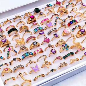 Wholesale 20pcs/Pack Women'S Fashion Stacked Ring Golden Color Alloy Material Men And Women'S Ring Size 15Mm-19Mm Mixed Love Butterfly Animal Snake Heart Diverse Design Suitable for Party Gifts Charm Finger Rings Set No Box