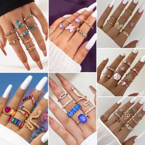 Wholesale 20pcs/Pack Women'S Fashion Stacked Ring Golden Color Alloy Material Men And Women'S Ring Size 15Mm-19Mm Mixed Love Butterfly Animal Snake Heart Diverse Design Suitable for Party Gifts Charm Finger Rings Set No Box