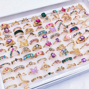 Wholesale 20pcs/Pack Women'S Fashion Stacked Ring Golden Color Alloy Material Men And Women'S Ring Size 15Mm-19Mm Mixed Love Butterfly Animal Snake Heart Diverse Design Suitable for Party Gifts Charm Finger Rings Set No Box