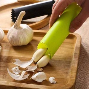 1pc of Easy Garlic Peeler (With Silicone Roller)